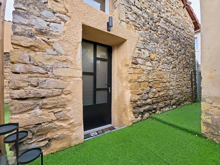 Gîte pour 2 personnes, avec jardin ainsi que jacuzzi et terrasse à La Verpillière - 4