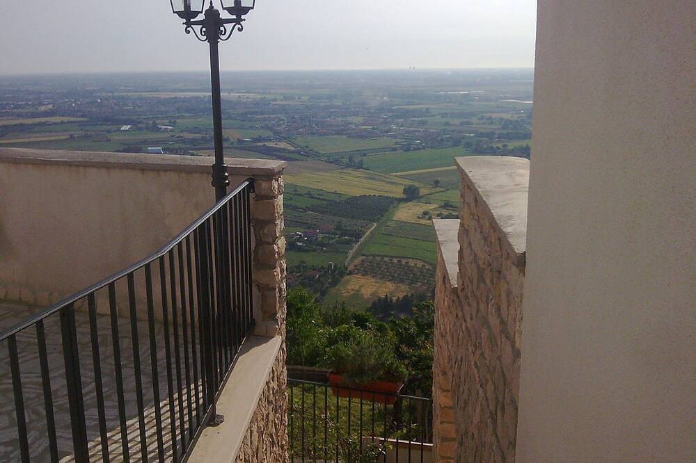 Ganze Wohnung, Die Pinte Zimmer: Tellus Apartment, Benutzung des Pools, Terrasse mit Aussicht in Sermoneta, Latina Provinz