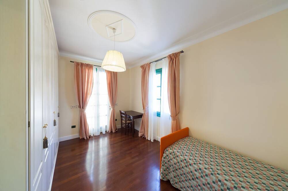 Schönes Bauernhaus mit privatem Pool, 7 Schlafzimmer, 15 Pers, Wi-Fi, Klima in Candeasco, Borgomaro