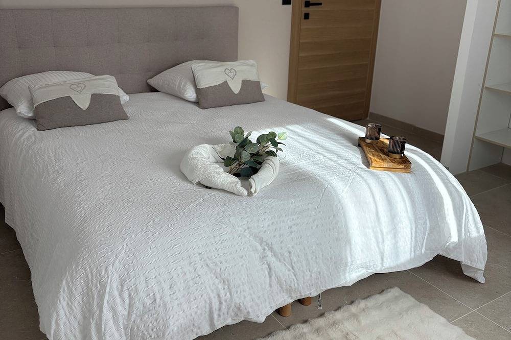 Nouveaute !!!! \nvilla Moderne de 4 chambres, piscine chauffée et vue panoramique in Apt, Parc naturel régional du Luberon