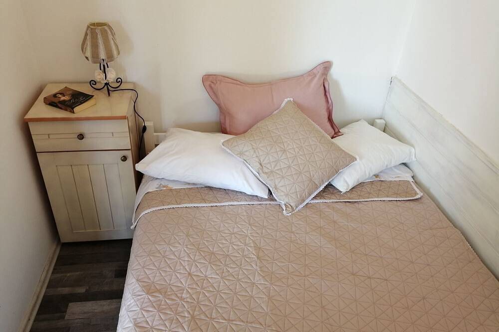 Ganze Wohnung, Apartment Serene- One Bedroom Apartment with Terrace in Jablanac, Naturpark Velebit