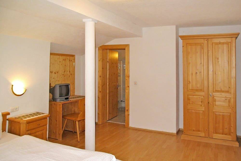 Geheel appartement, Leuk appartement voor 4 personen met Wifi, Tv en terras in St. Valentin auf der Haide, Graun