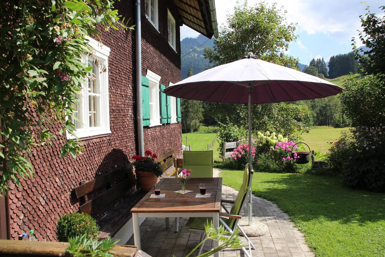 Geheel vakantieappartement, Apartment/2 Schlafräume/Dusche, Wc" Kanzelwand" in Hirschegg Kleinwalsertal, Mittelberg