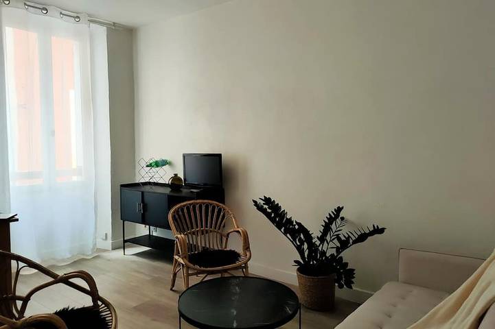 Gîte pour 3 personnes, avec jacuzzi dans Office De Tourisme D Embrun - 3