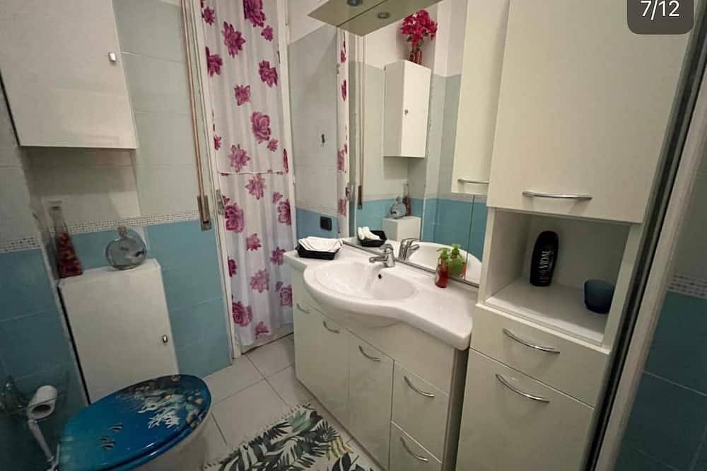 Ganze Wohnung, Charming 2-bedroom apartment with completed kitchen, nera Milano, Como and Swiss in Mozzate, Como Provinz