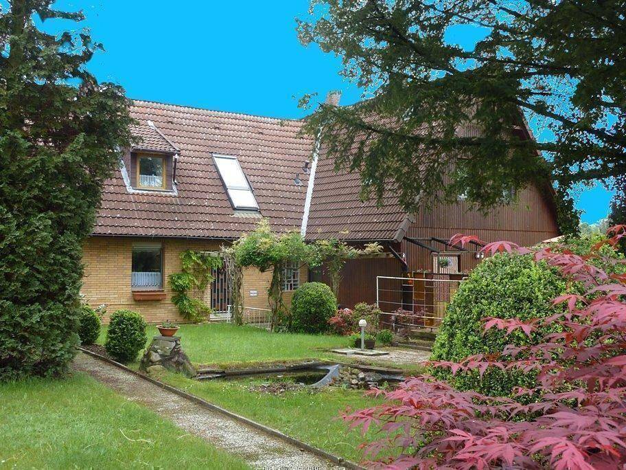 Ganze Ferienwohnung, Große Wohnung in Bad Fallingbostel mit Garten in Bad Fallingbostel, Landkreis Heidekreis