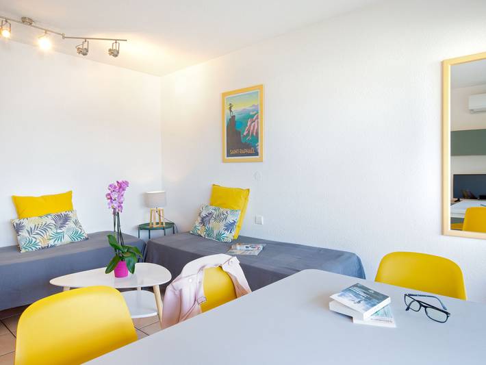 Gîte pour 2 personnes, avec balcon dans Plage Veillat Saint Raphael - 4