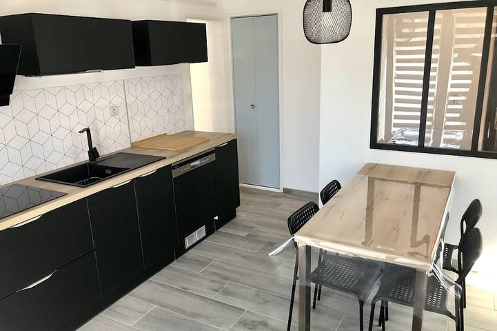 Location de vacances pour 8 personnes, avec jardin et terrasse à Raddon-et-Chapendu