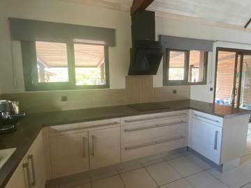 Cottage pour 6 personnes, avec piscine ainsi que balcon et jardin à Païta
