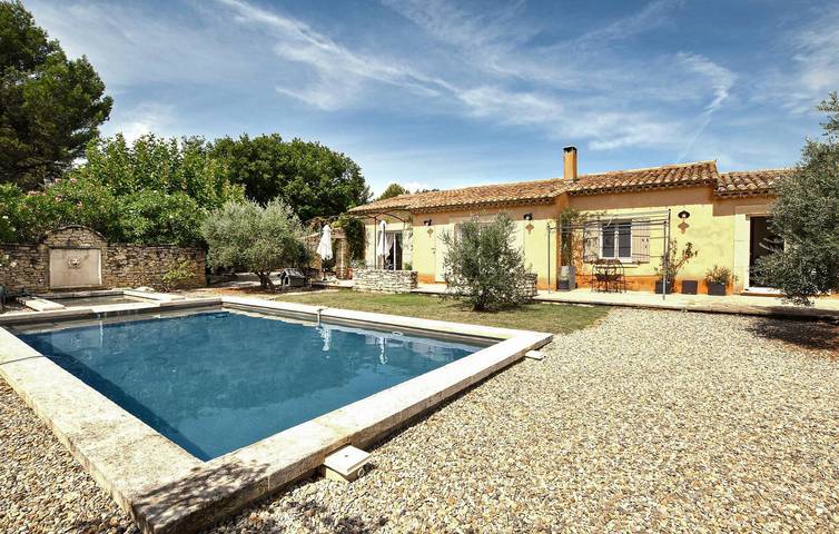 Location de vacances pour 10 personnes, avec terrasse et jardin ainsi que piscine et vue à Lacoste - 2