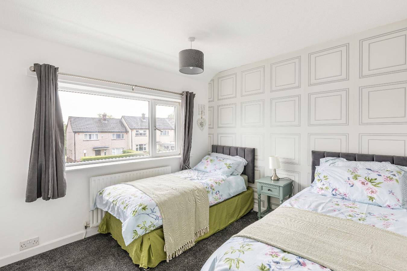 3 Bed House - Sleeps 5 - Parking - Garden - Wifi in Blackburn with Darwen