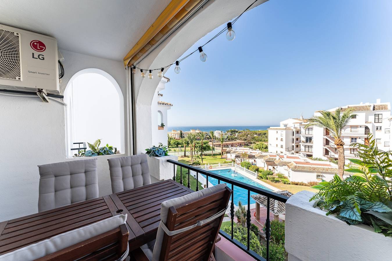 Entire apartment, Apartment '210 Mijas Sea View Bahia Playa' with Sea Views, Wi-Fi and Air Conditioning. in La Cala de Mijas, Mijas