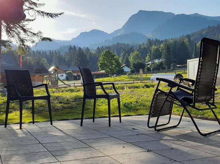 Gîte pour 5 personnes, avec jardin ainsi que terrasse et jacuzzi à Châtel-Saint-Denis