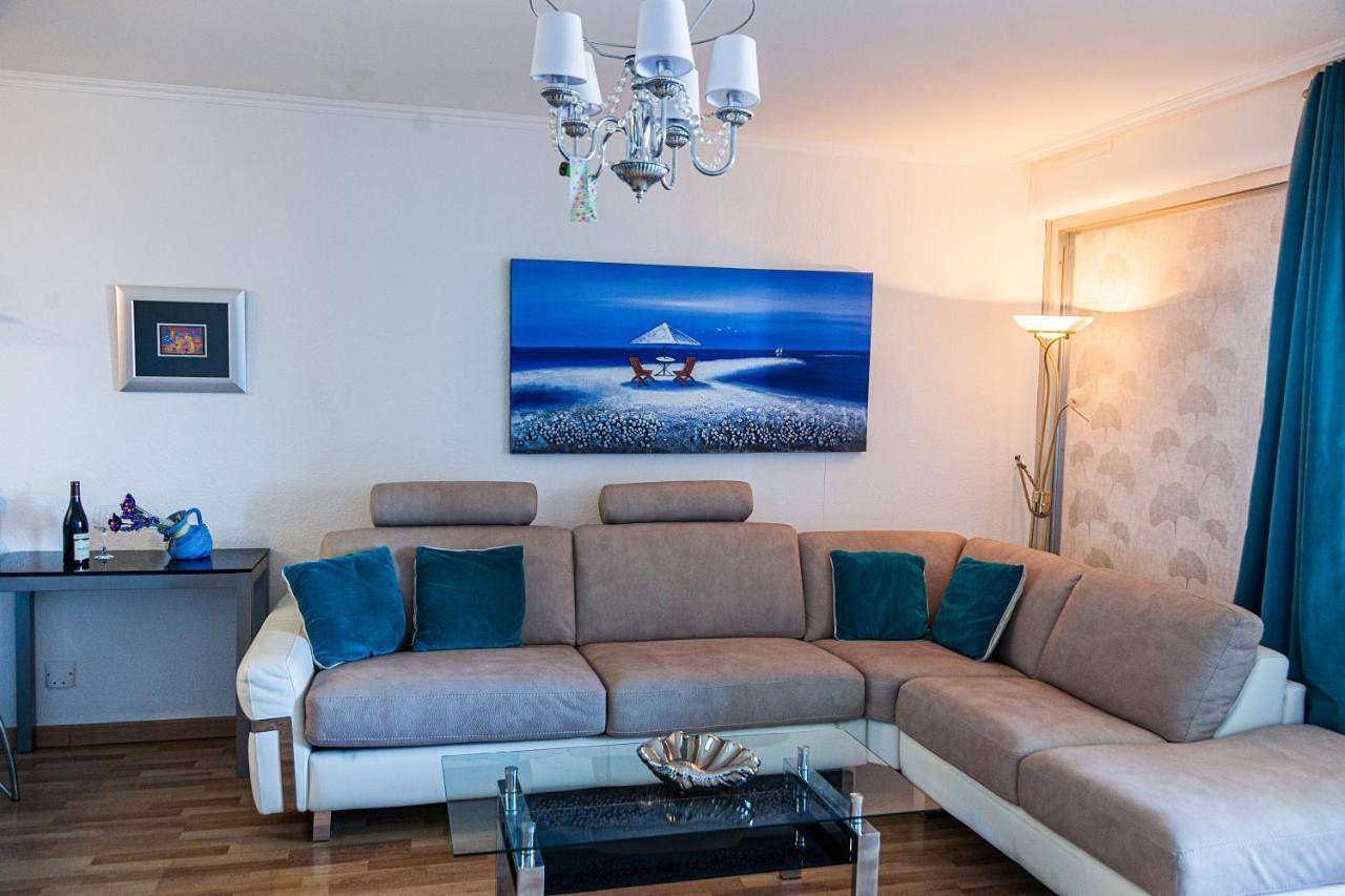 Appartement entier, Apartment in Saint-Laurent-du-Var, Côte méditerranéenne (France)