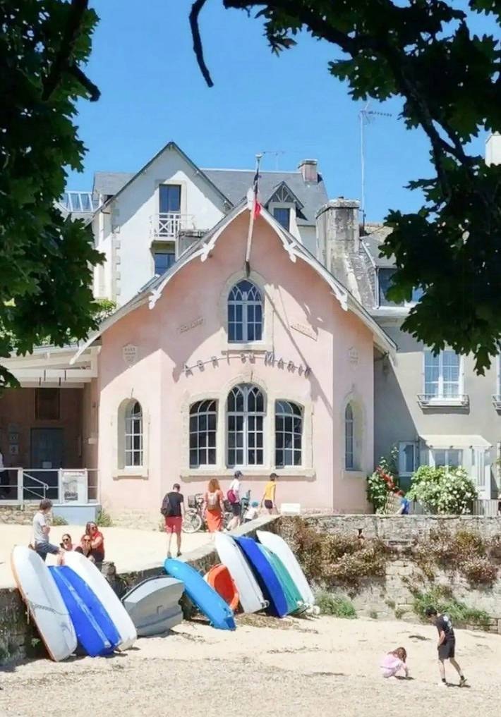 Location de vacances pour 8 personnes, avec terrasse et jardin, adapté aux familles à Combrit