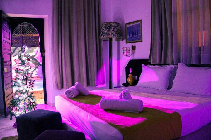 Hôtel pour 2 personnes, avec bassin pour enfant ainsi que piscine et terrasse, animaux acceptés au Maroc