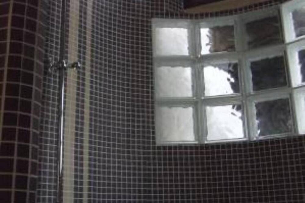 Appartement entier, La petite maison de Paris in Paris, Île de France
