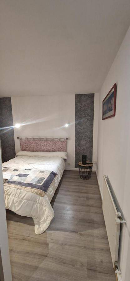 Hôtel pour 2 personnes, avec terrasse dans Office De Tourisme Du Pays D Entraygues Sur Truyere