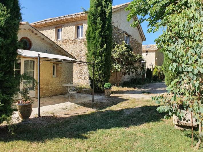 Location de vacances pour 4 personnes, avec vue sur le lac et piscine ainsi que jardin et vue, animaux acceptés à Valensole - 2