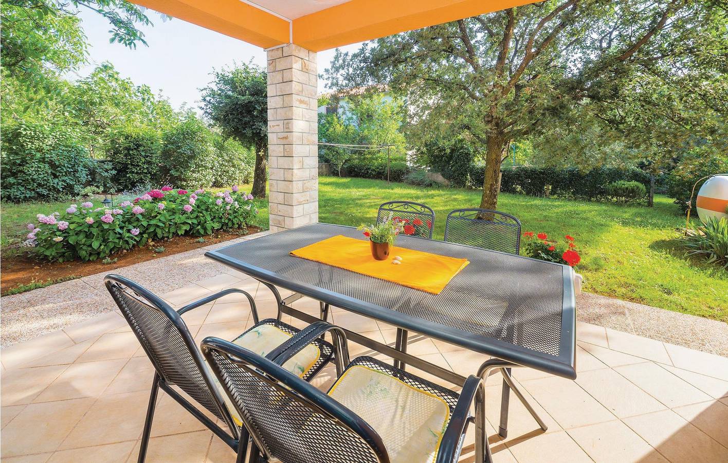 Appartement de vacances entier, Appartement de vacances pour 4 personnes avec terrasse in Presika, Côte Est de l'Istrie