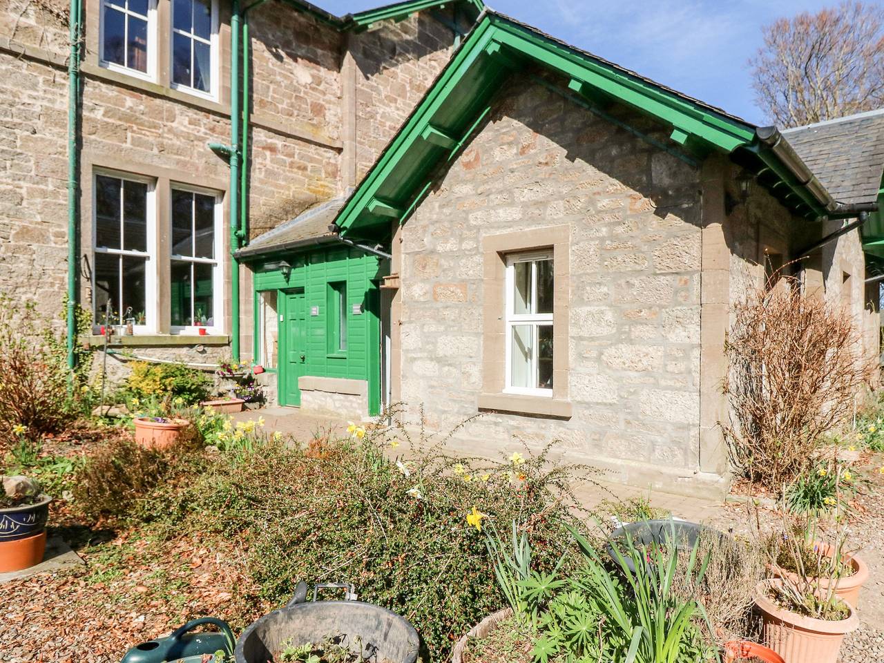 Courtyard Cottage in Angus