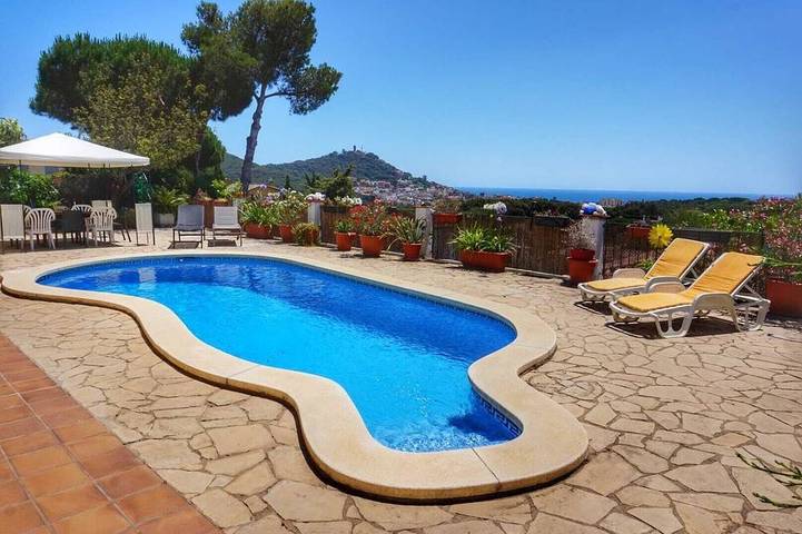 Villa für 8 Personen, mit Balkon und Garten