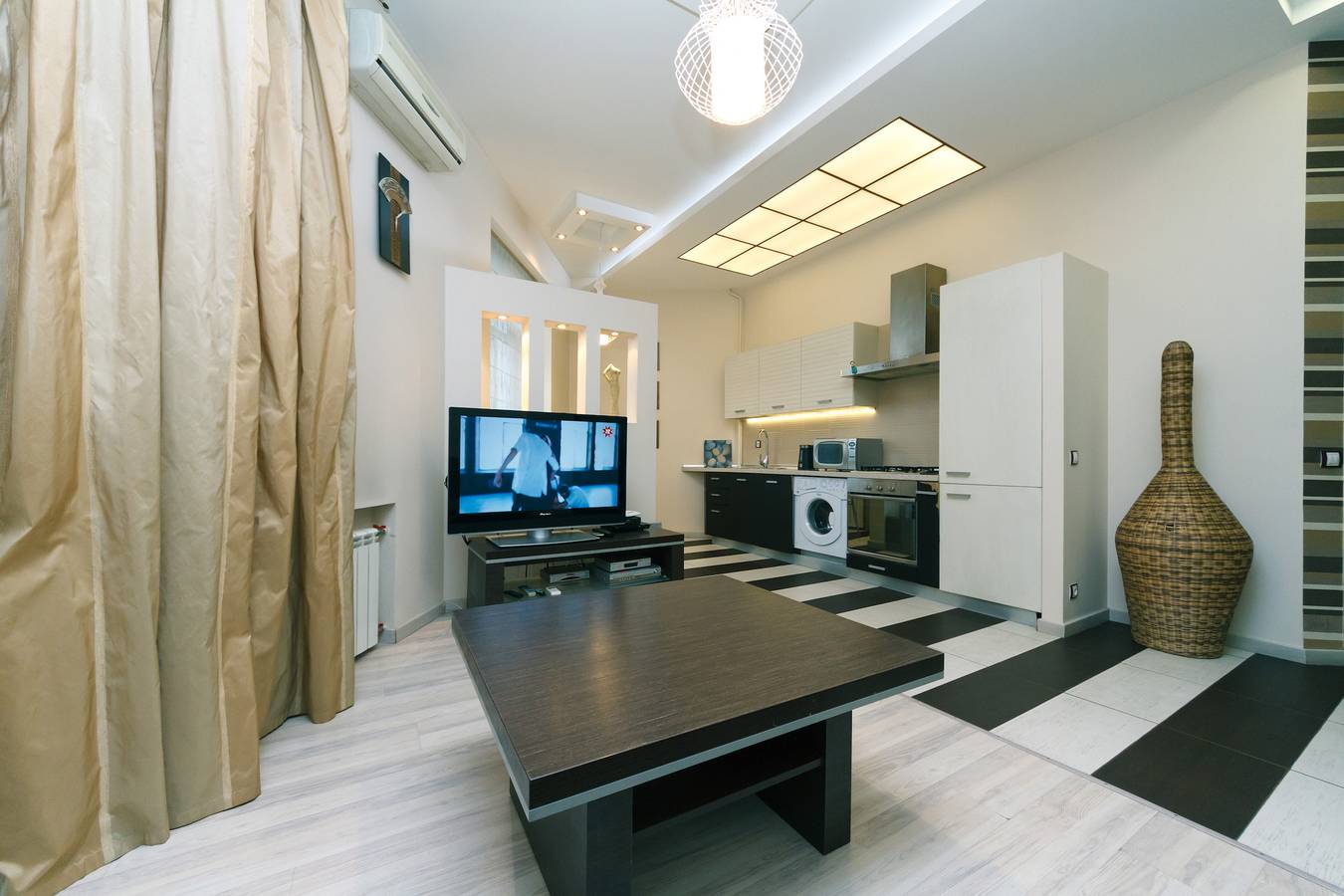 Ganze Wohnung, Ein Schlafzimmer, Luxe, 29 Kreschatyk, Zentrum von Kiew in Kiew, Ukraine