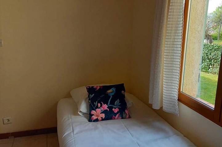 Location de vacances pour 5 personnes, avec jardin ainsi que piscine et terrasse à Banne - 3