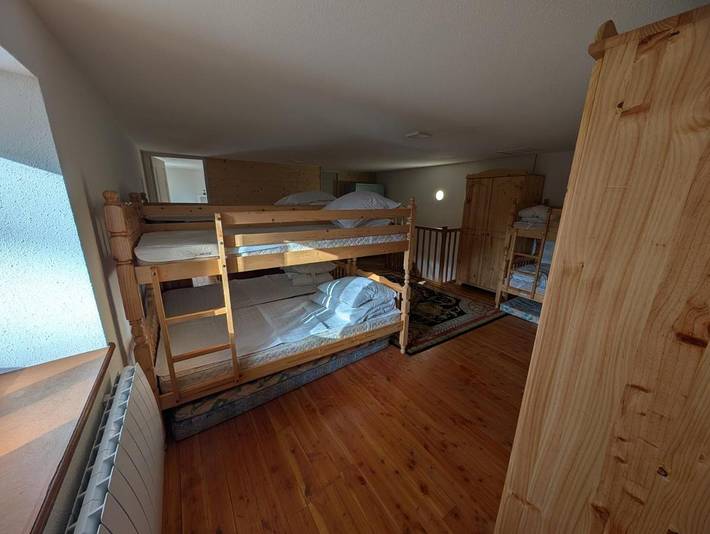 Location de vacances pour 12 personnes, avec terrasse ainsi que jacuzzi et sauna, animaux acceptés dans Chalmazel-Jeansagnière - 4