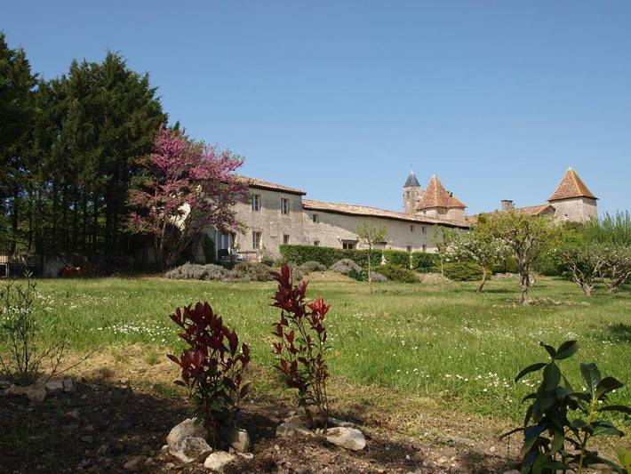 Gîte pour 2 personnes, avec jardin et vue dans Villejoubert