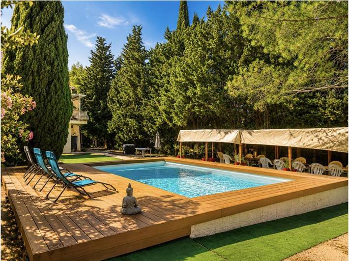 Location de vacances pour 12 personnes, avec jardin ainsi que piscine et vue à Saint-Mitre-les-Remparts - 2