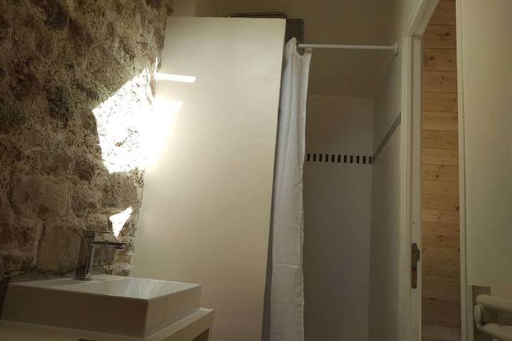 Location de vacances pour 4 personnes, avec piscine ainsi que terrasse et jardin à Sains - 4