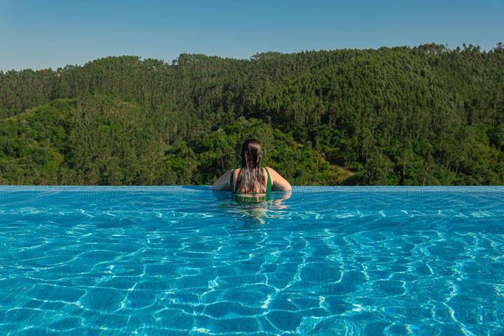 Location de vacances pour 4 personnes, avec Balcon et Terrasse ainsi que Jardin et Piscine à Mafra