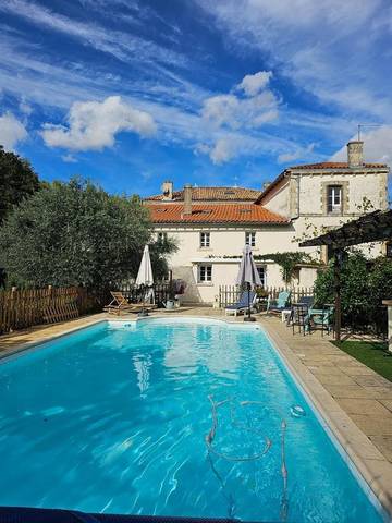 Gîte pour 6 personnes, avec piscine et jardin à Celles-sur-Belle