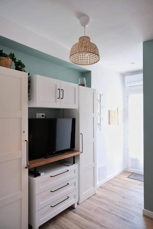 Appartement entier, Studio with Terrace in Les Milles, Aix-en-Provence