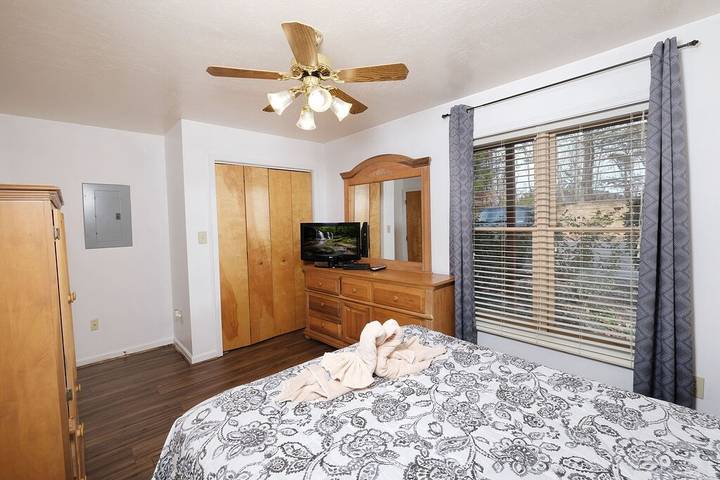 Vacation apartment for 6 people, with pool and balcony in Pigeon Forge