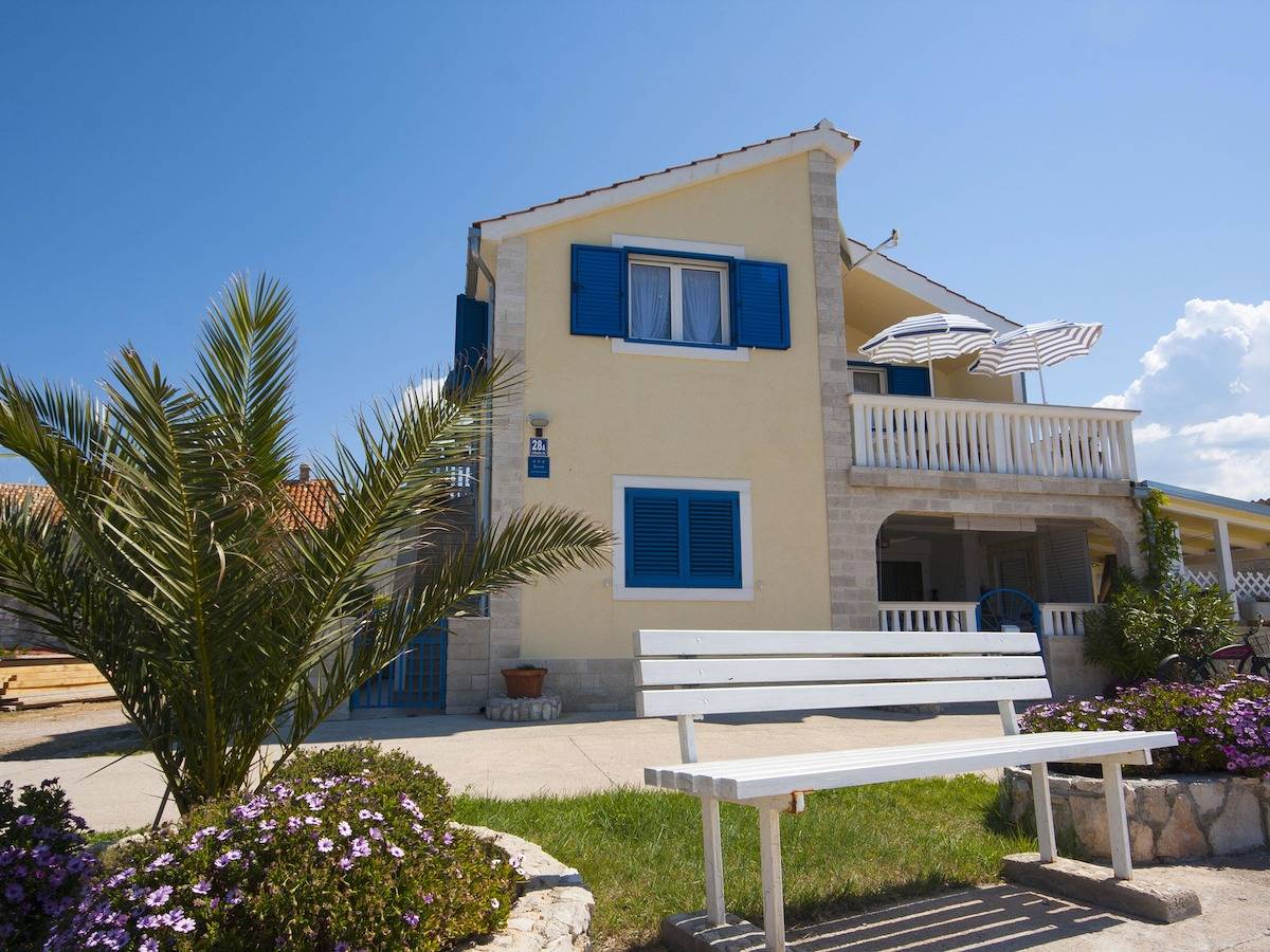 Ganze Wohnung, Apartment Grivicic A2 mit Meerblick auf der Insel Krapanj in Krapanj, Brodarica