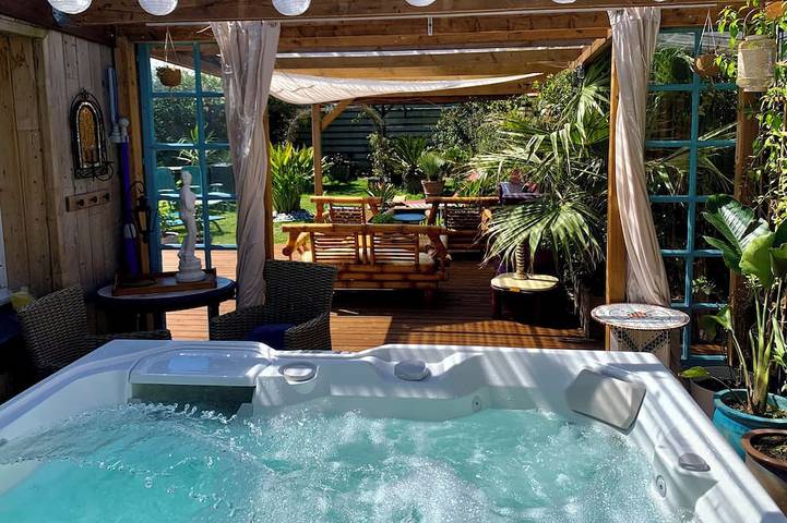 Villa pour 6 personnes, avec jacuzzi et jardin