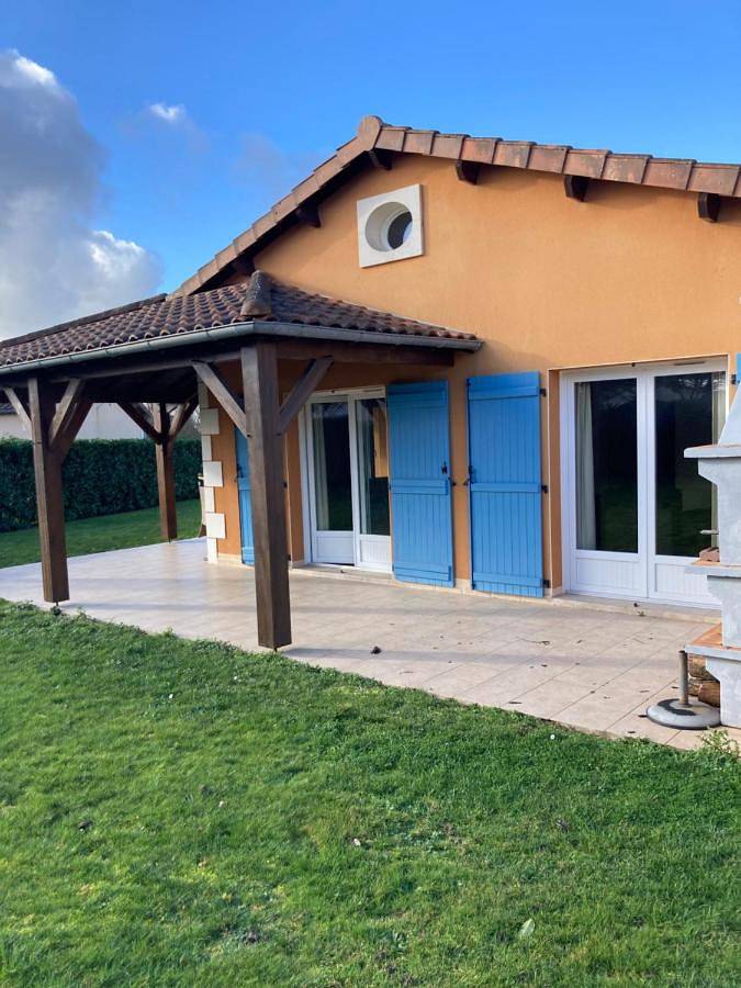 Location de vacances pour 5 personnes, avec piscine et jardin à Les Forges - 2