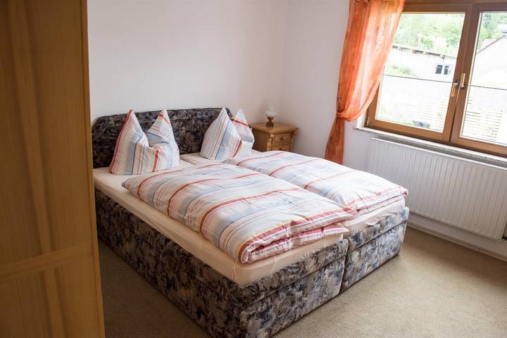 Ganze Ferienwohnung, FeWo  mit zwei Schlafzimmer u. zwei Bädern in Hilders, Rhön-Hessen