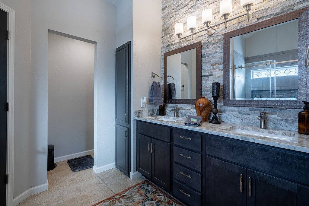 Modernes, aktualisiertes und komfortables Haus - 3bd / 2ba - Haustierfreundlich - 2 Könige / 1 Königin in Edmond, Oklahoma County