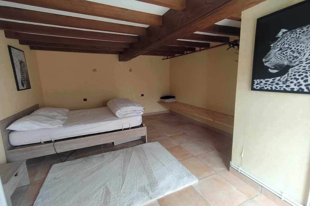 Maison De Campagne 4 Chambres Piscine Interieure et Sauna 8 Personnes Privatif in Clarques, Région de Saint-Omer