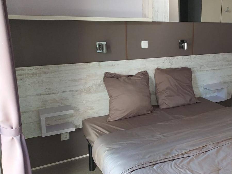 Flower Camping La Rivière - Mobilheim 5 personen - Mobilheim Premium + 40m² (2Sch - 5Pers) + Tv + Lv + Bbq + Clim + 2 Badezimmer in Saint-Maime, Regionaler Naturpark Luberon