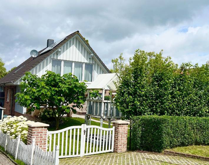 Ferienhaus für 14 Personen, mit Whirlpool und Terrasse sowie Sauna und Garten in Hooksiel