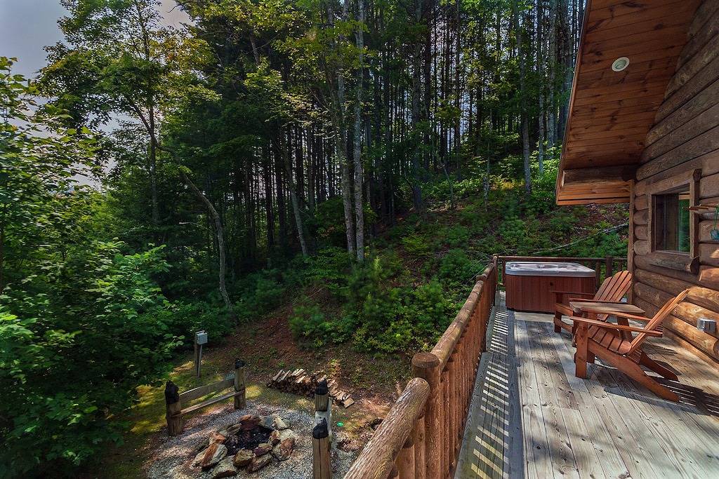 Black Bear Pond log cabin in Almond (North Carolina), Fontana Lake
