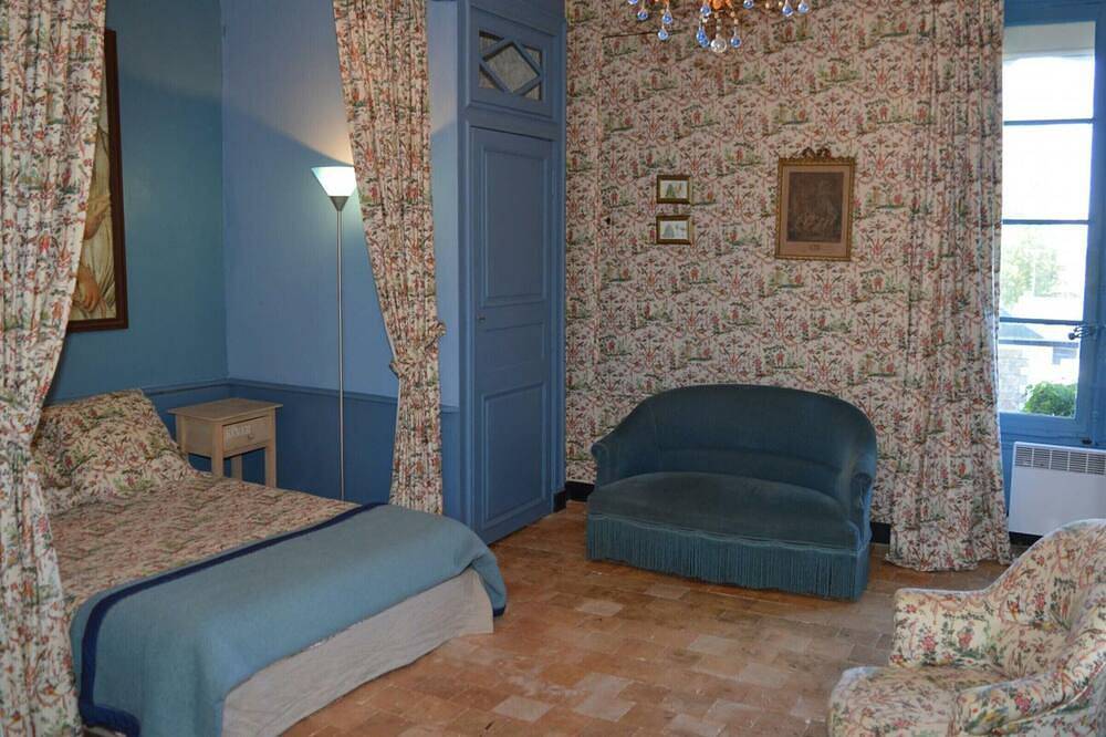Château Directoire avec Piscine Privée et Jardin in Châtillon-sur-Indre, Région de Châteauroux
