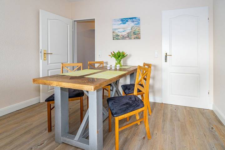 Ganze Wohnung, Gemütliches 2-Zimmer-Appartement mit Süd-Balkon in Westerland in Westerland, Sylt (Gemeinde)