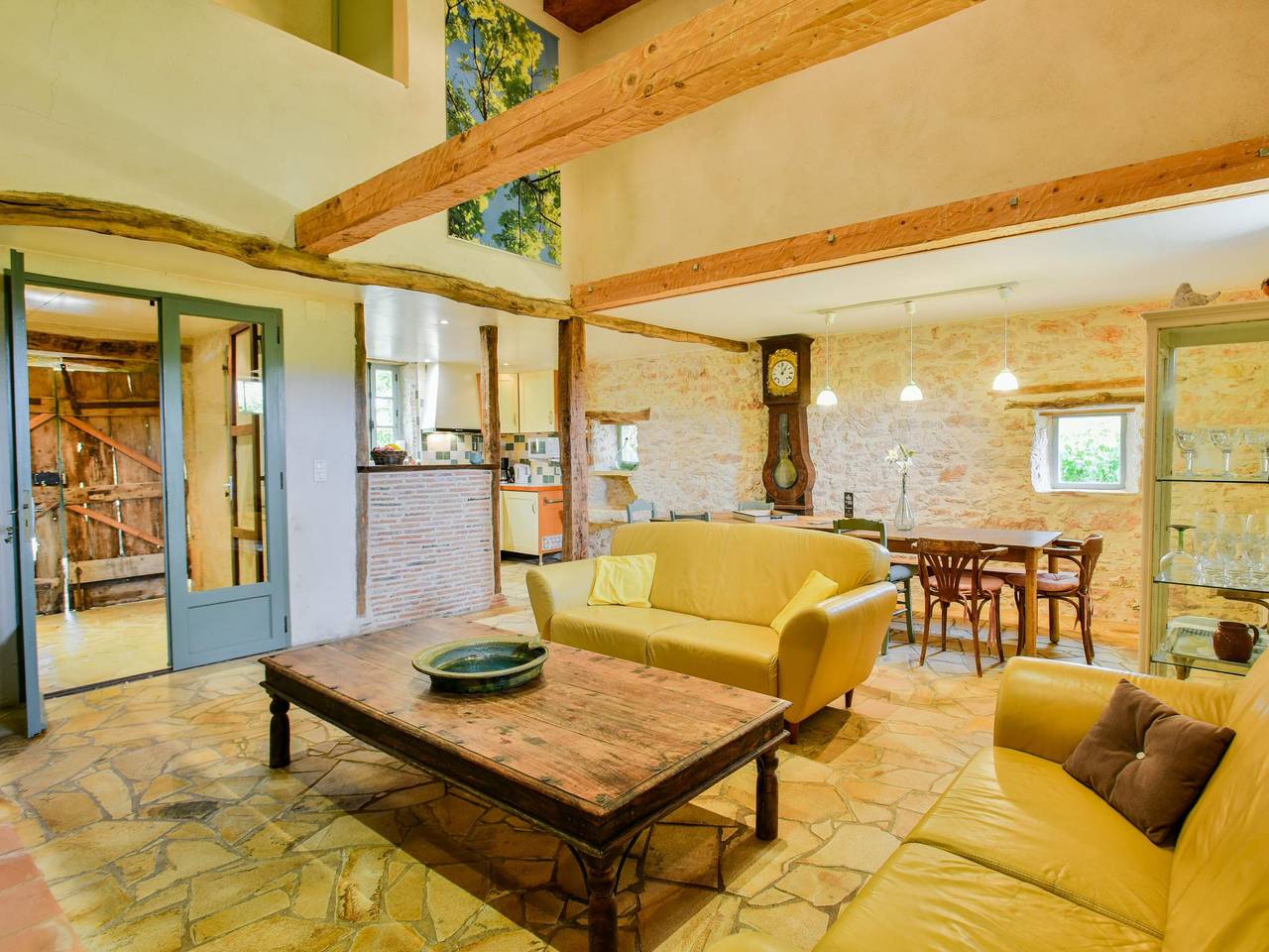 Belle maison de vacances avec piscine partagée in Dégagnac, Lot