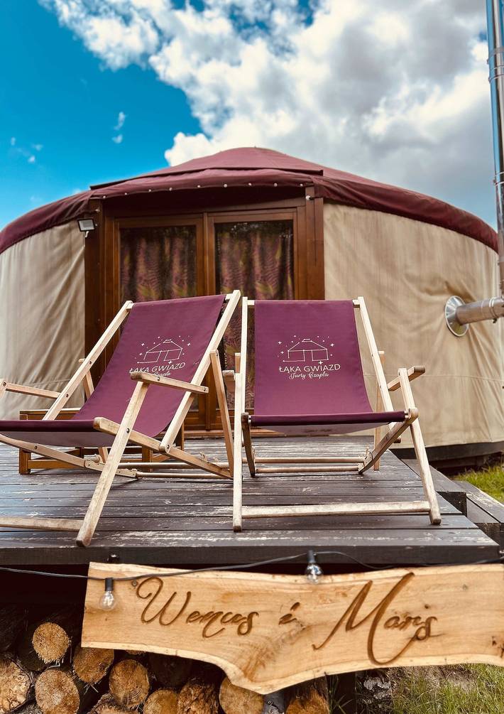 Yourte pour 2 personnes, avec jardin et jacuzzi, animaux acceptés en Pologne