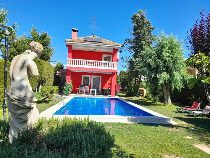Casa de vacaciones para 11 personas, con piscina además de vistas y jardín - 1